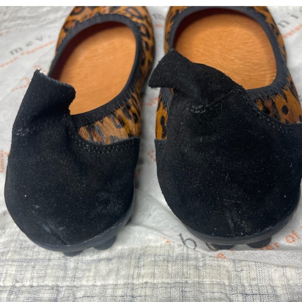 Bernie Mev Bella Me Women 7/38 Leopard Faux Hair Slip On Comfort Flats NWOB - Picture 6 of 7